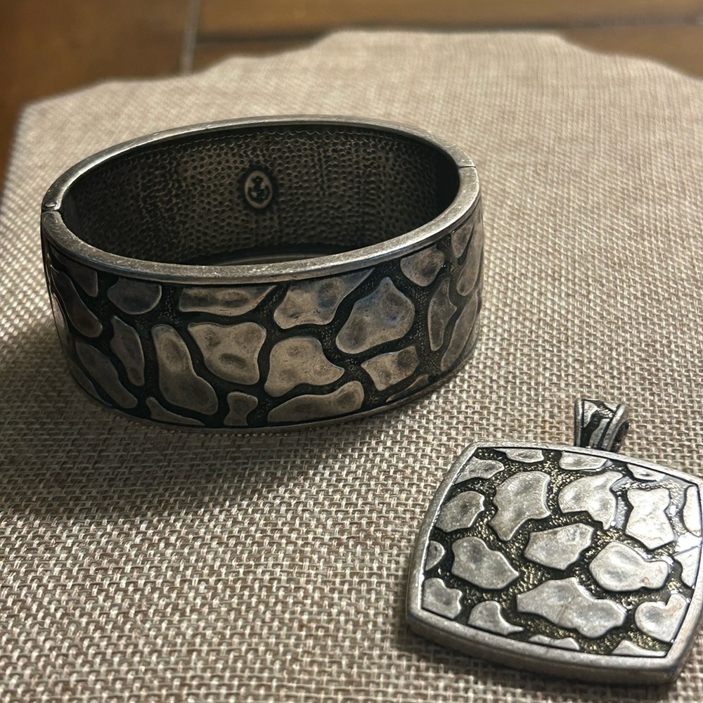 Premier Silver and Black Textured Bracelet & Pendant Set